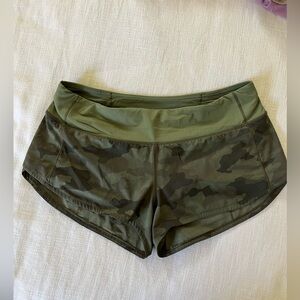 Lululemon speed up 2.5” shorts.  Size 8.